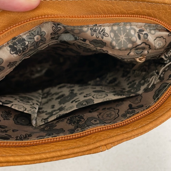 BNWOT mustard cross body bag - Picture 3 of 3